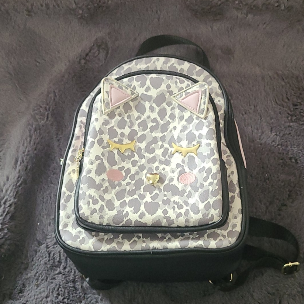 A medium sized purse backpack